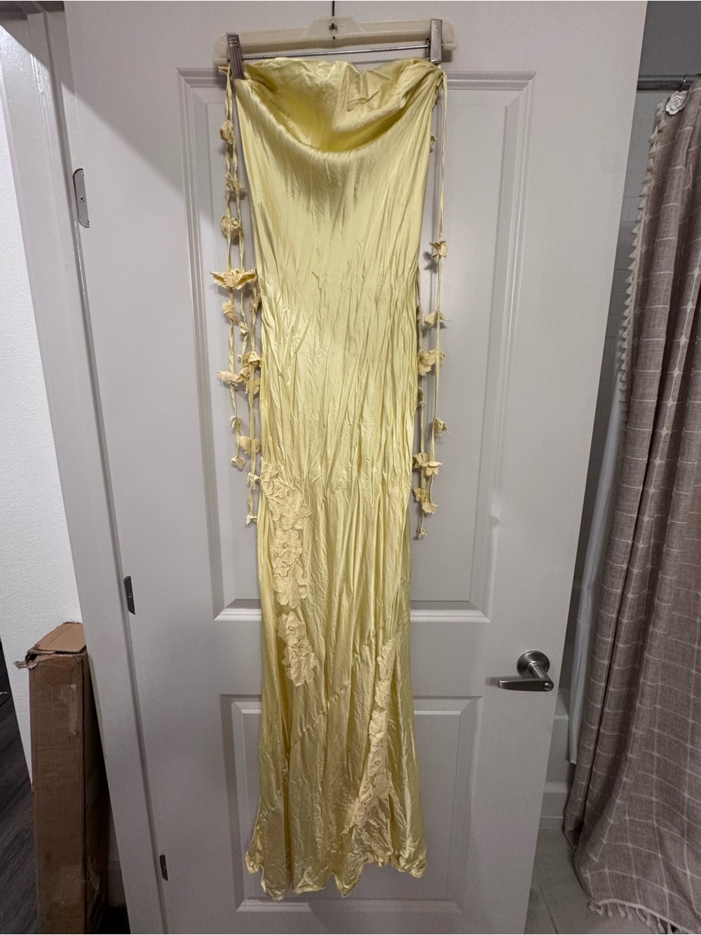 NBD Inaya Gown in butter yellow - Picture 7 of 8